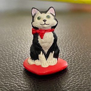 Vintage Kitten Figurine on Red Heart 1988 Hallmark